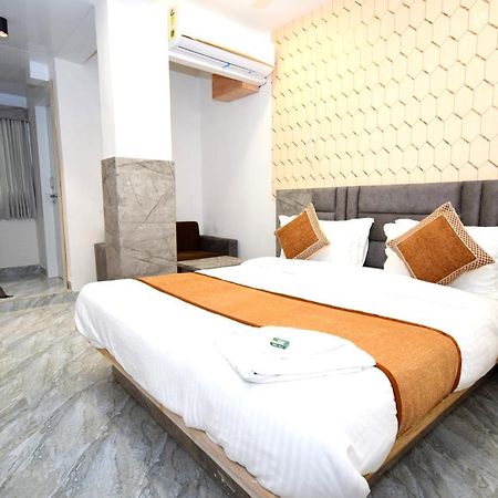 أحمد أباد Hotel A1 Vastrapur المظهر الخارجي الصورة