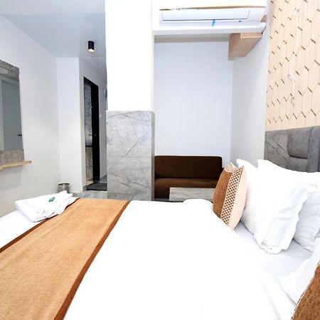 أحمد أباد Hotel A1 Vastrapur المظهر الخارجي الصورة