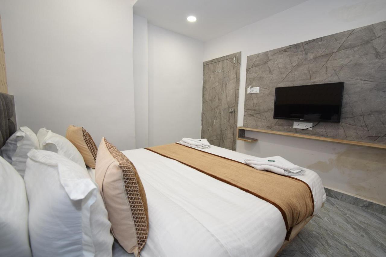 أحمد أباد Hotel A1 Vastrapur المظهر الخارجي الصورة