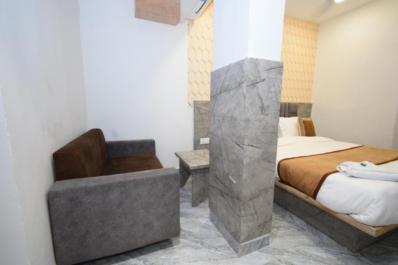 أحمد أباد Hotel A1 Vastrapur المظهر الخارجي الصورة