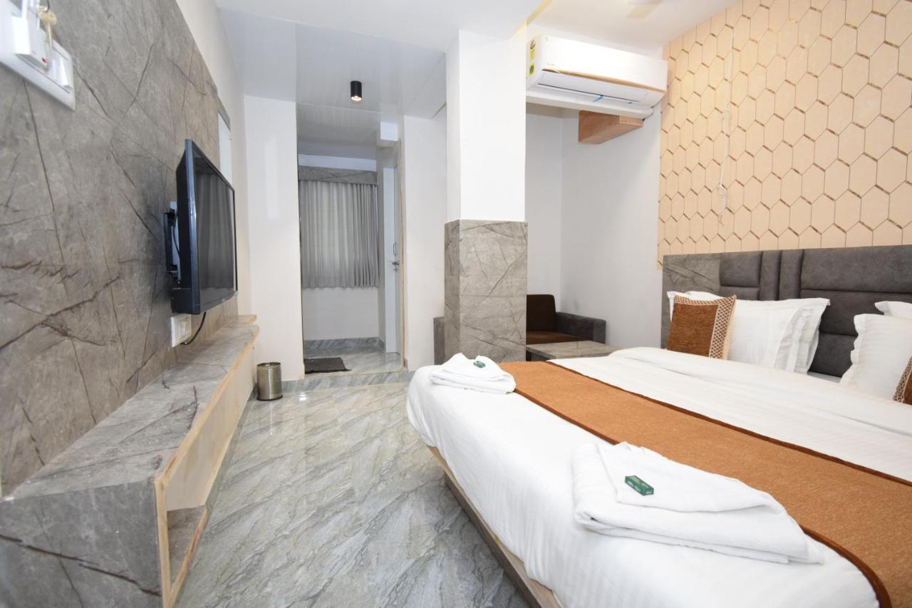 أحمد أباد Hotel A1 Vastrapur المظهر الخارجي الصورة