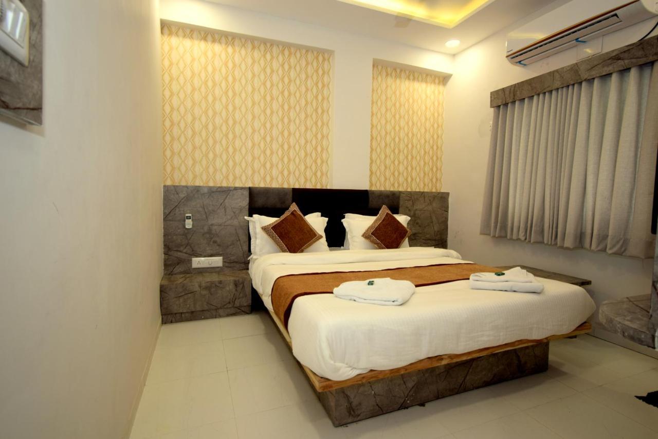 أحمد أباد Hotel A1 Vastrapur المظهر الخارجي الصورة
