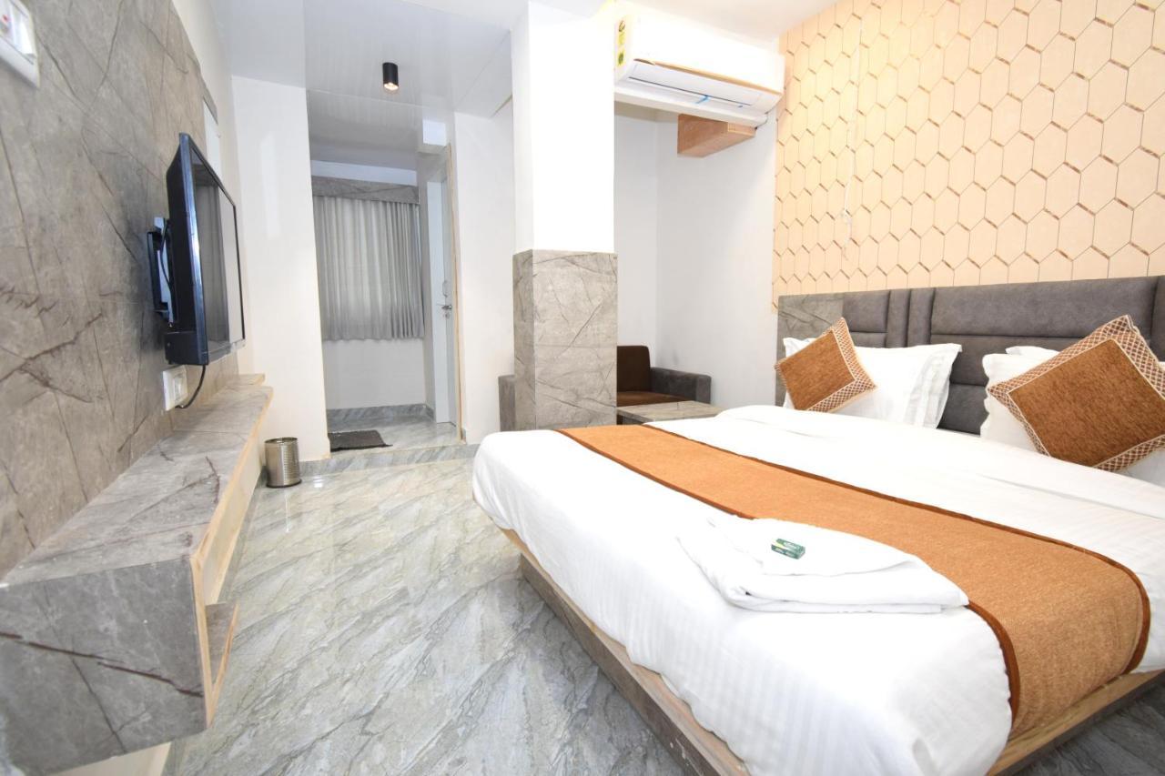 أحمد أباد Hotel A1 Vastrapur المظهر الخارجي الصورة