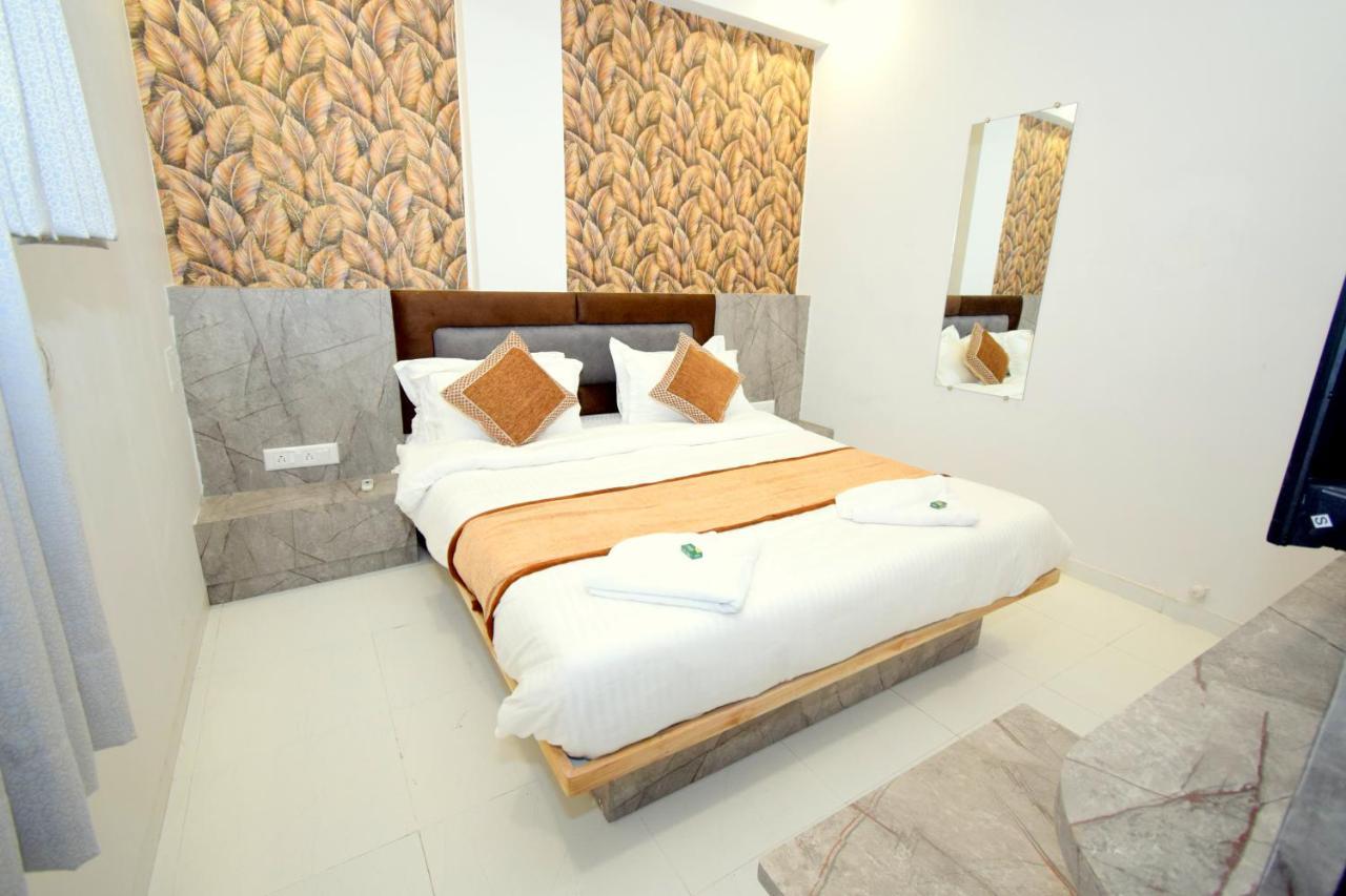 أحمد أباد Hotel A1 Vastrapur المظهر الخارجي الصورة