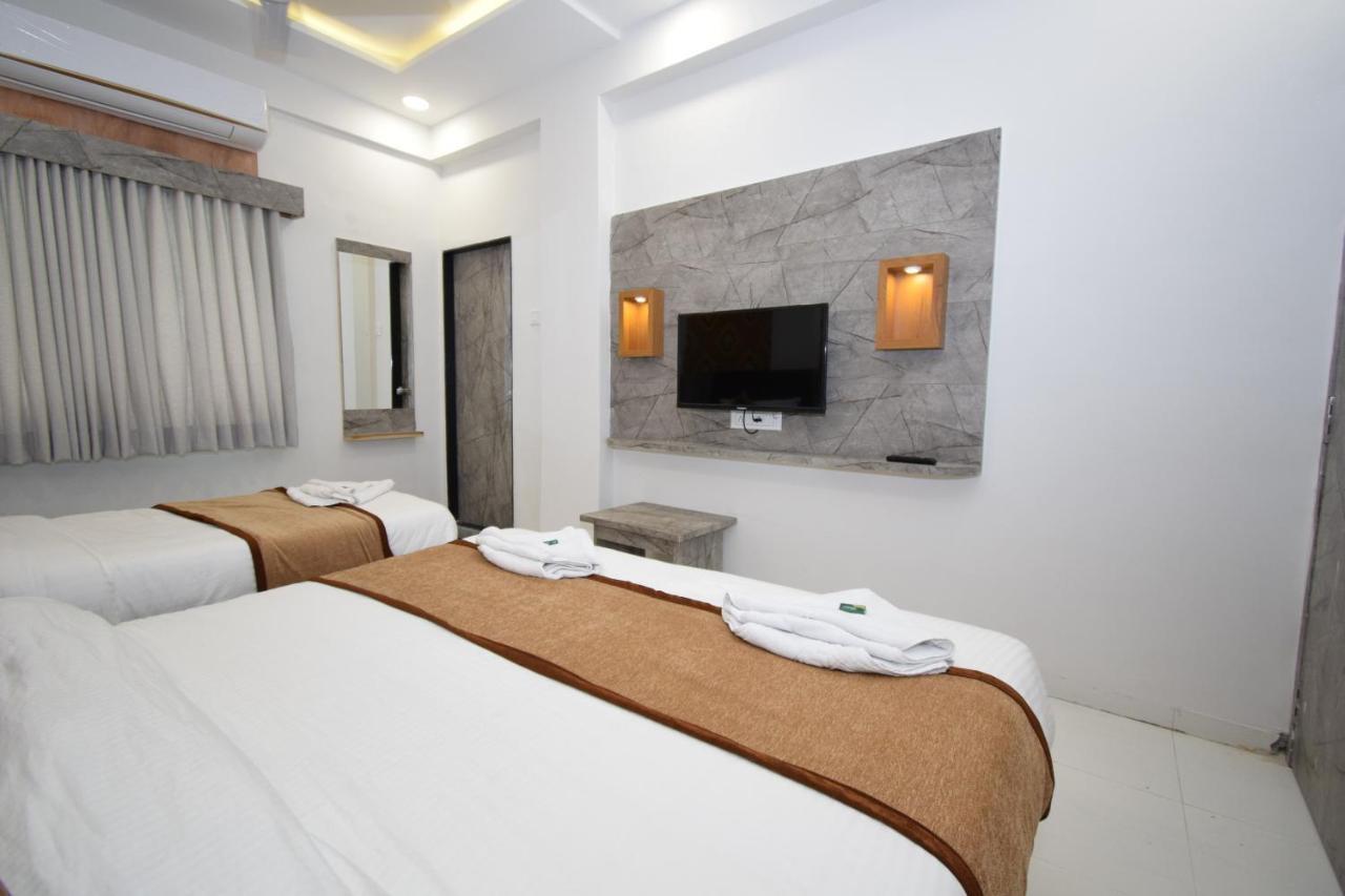 أحمد أباد Hotel A1 Vastrapur المظهر الخارجي الصورة