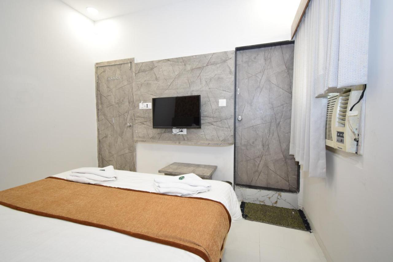 أحمد أباد Hotel A1 Vastrapur المظهر الخارجي الصورة