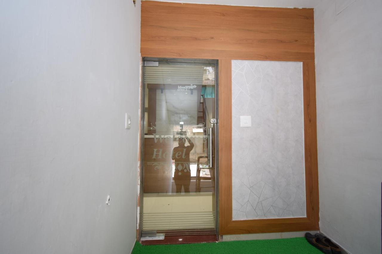 أحمد أباد Hotel A1 Vastrapur المظهر الخارجي الصورة