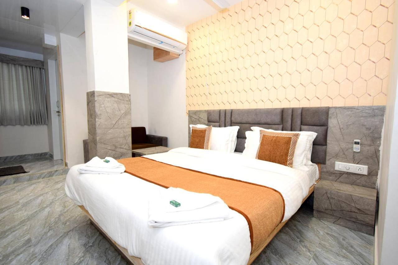 أحمد أباد Hotel A1 Vastrapur المظهر الخارجي الصورة