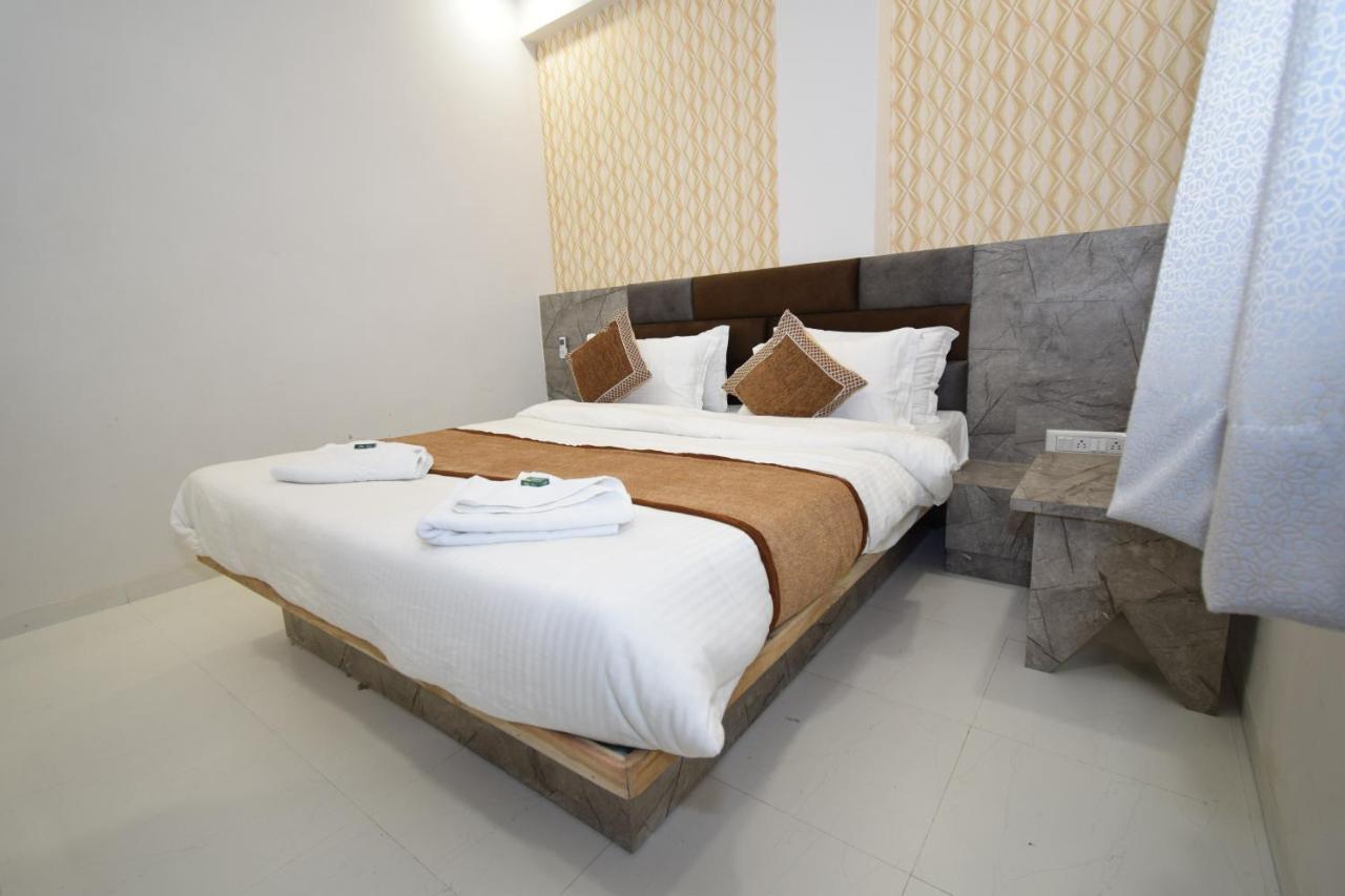 أحمد أباد Hotel A1 Vastrapur المظهر الخارجي الصورة
